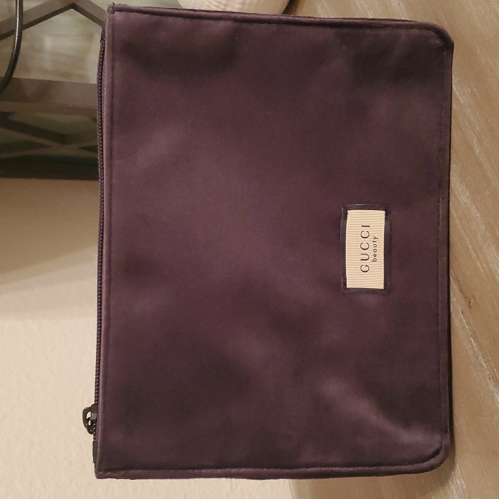 New never used GUCCI dark grey velour pouch clutch bag  8x6 in beauty Vip